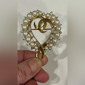 Trifari brooch Heart faux pearls gold Vintage D169209 1952s A Philippe Beautiful